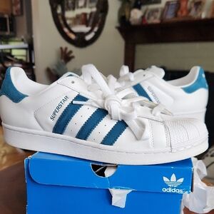 Adidas Sneakers